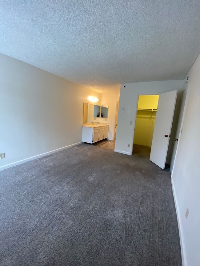 Building Photo - 7506 Parkway Dr