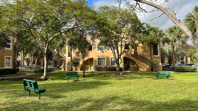 Building Photo - 7950 N Nob Hill Rd