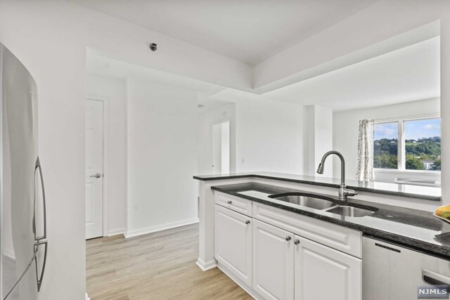 Building Photo - 509 River Rd