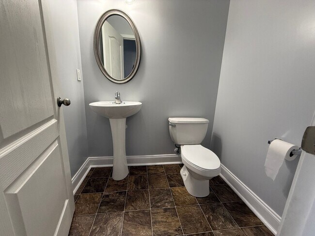 Building Photo - Townehome in Acworth