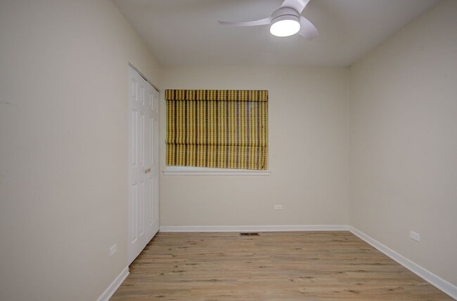 Building Photo - 2bd 1.5 ba 2 story townhome Palos Hills