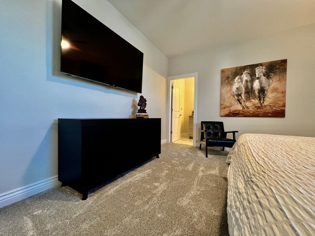 Building Photo - Luxury Home Incredible master suite Liberty Twp OH