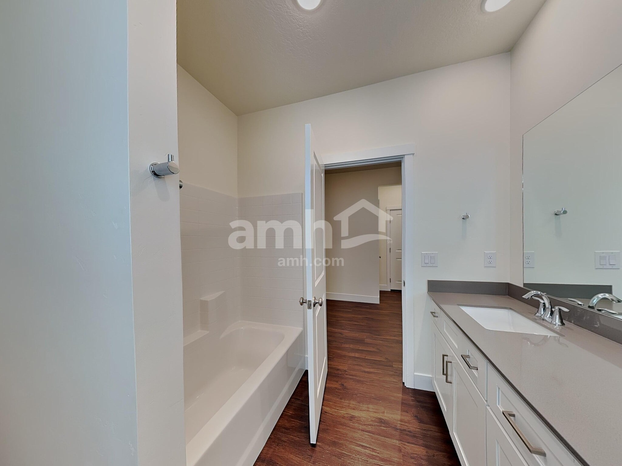 Building Photo - 2990 N Vigo Ave