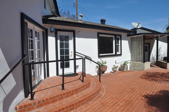 Building Photo - Serra Mesa  SFH Detached “4BR/2.5BA + offi...