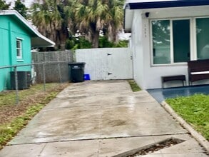 Building Photo - 1353 9th St