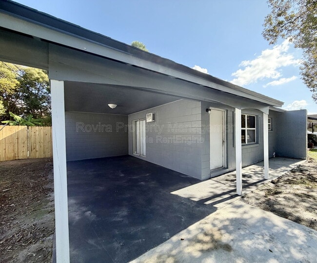 Building Photo - 2107 Bonneville Dr