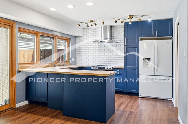 Building Photo - 655 S Xenon Ct