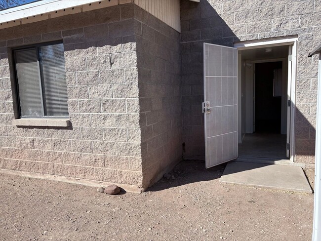 Building Photo - 420 E Glenn St