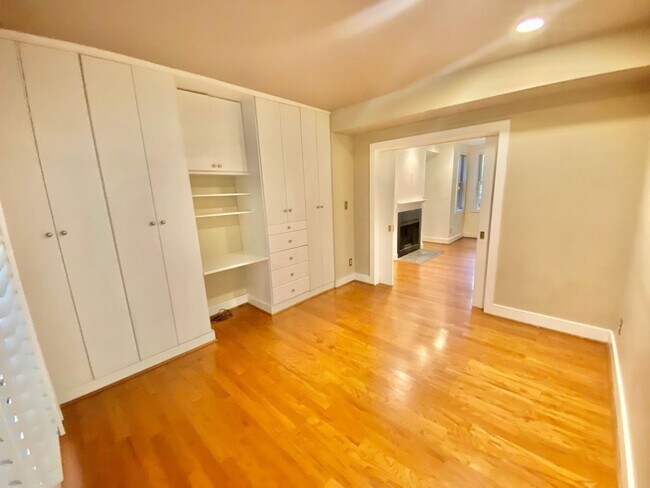 Building Photo - SAVE OVER $200!* Dupont Circle 1 Bedroom Charmer with Patio, Fireplace, Central Air, Washer/Dryer!