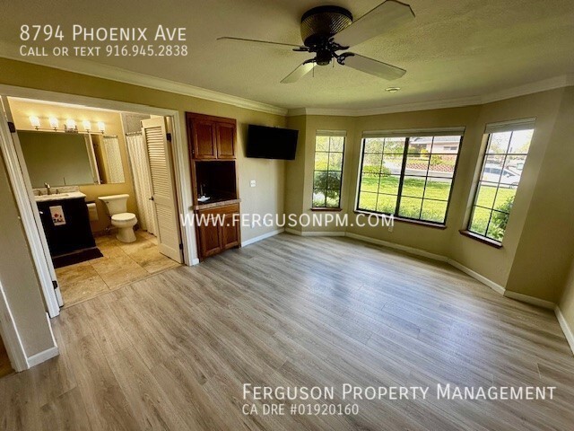 Building Photo - 8794 Phoenix Ave