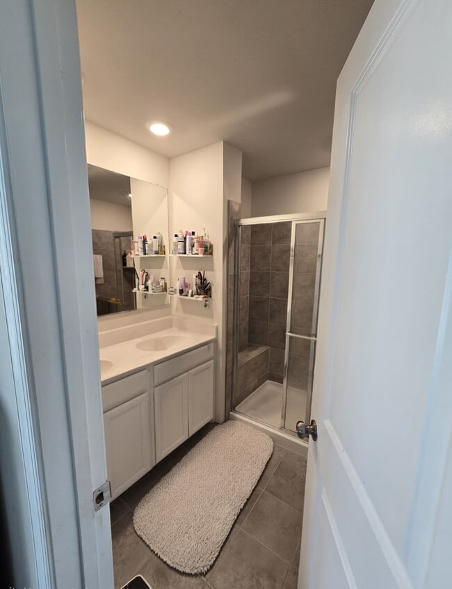 Building Photo - 106 Extrovert Dr