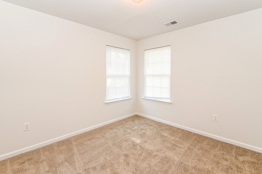 Building Photo - 7117 Plott Rd