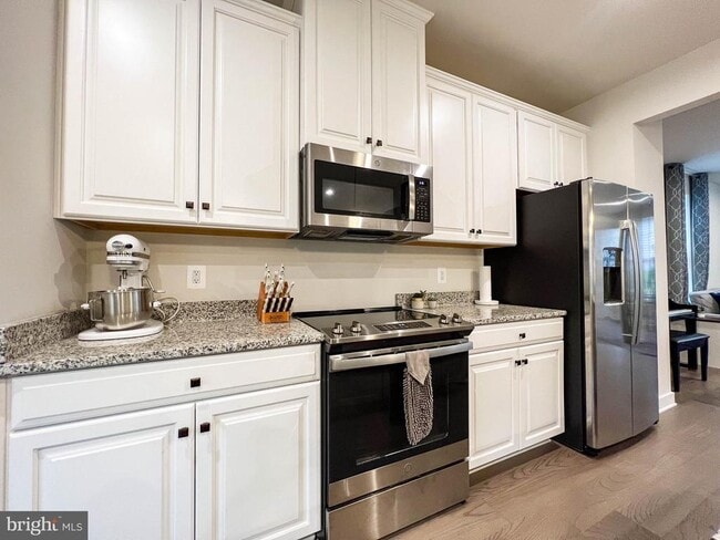 Building Photo - 4480 Commons Dr