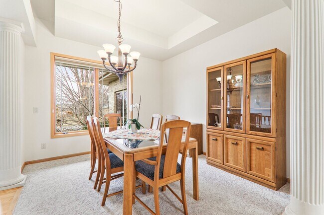 Building Photo - 9621 Shadow Wood Dr