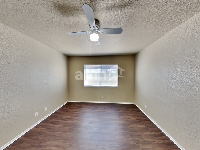 Building Photo - 8005 Sandmark Dr