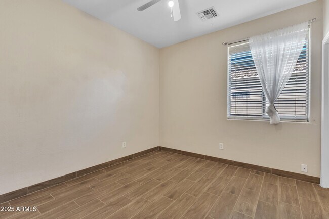 Building Photo - 3233 E Blue Ridge Way