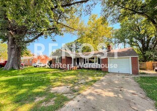 Building Photo - 5 Paddock Dr