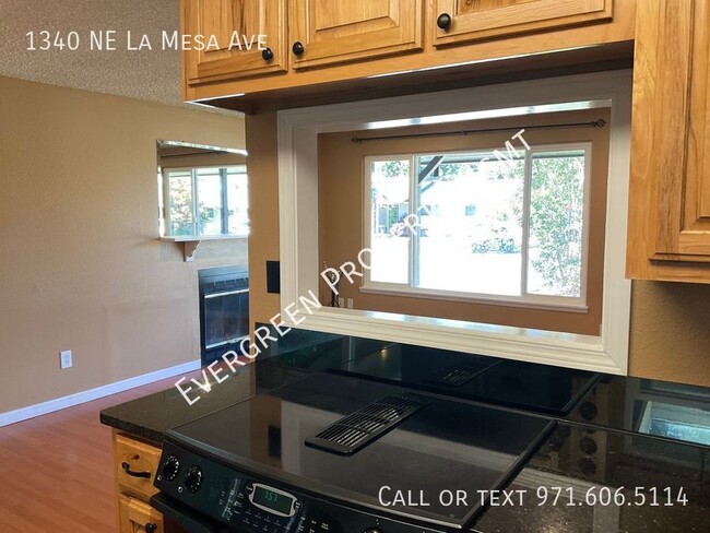 Building Photo - Freshly Remodeled 3BD Gresham Ranch | $239...