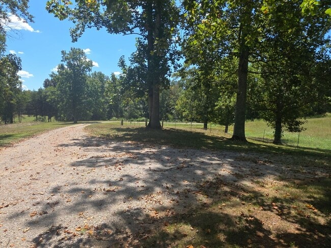 Building Photo - 139 Moore Rd