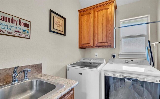 Building Photo - Can't miss 4 bedroom home in Harker Heights!