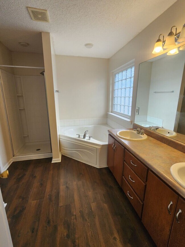 Building Photo - 24 Idus Ln