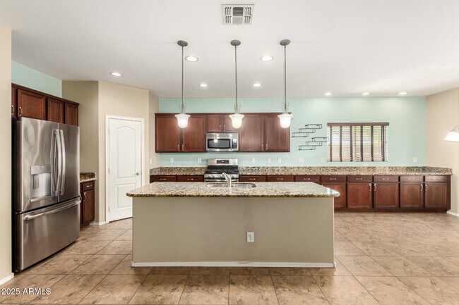 Building Photo - 2806 E Trigger Way