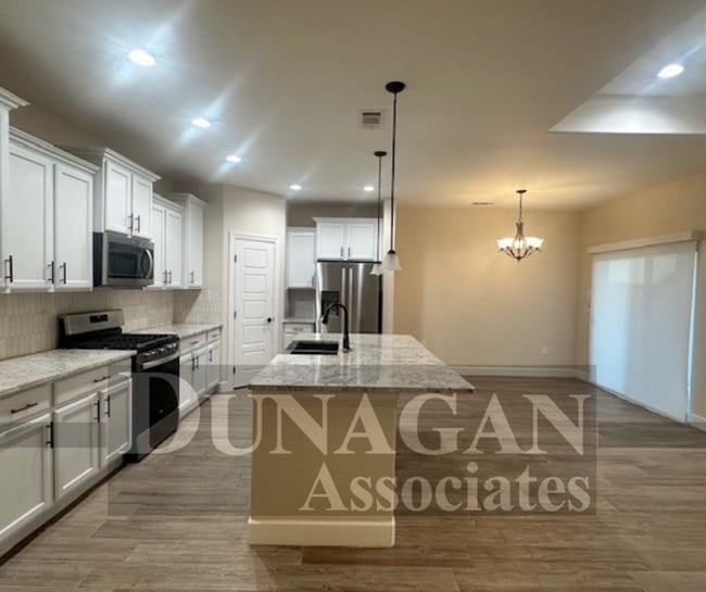 Building Photo - Beautiful 3 Bedroom, 2 Bath home - Corner Lot!