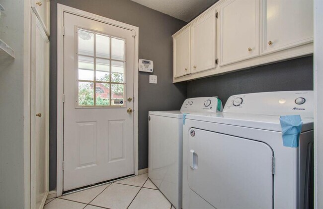 Building Photo - 16839 Willow Bend Ct