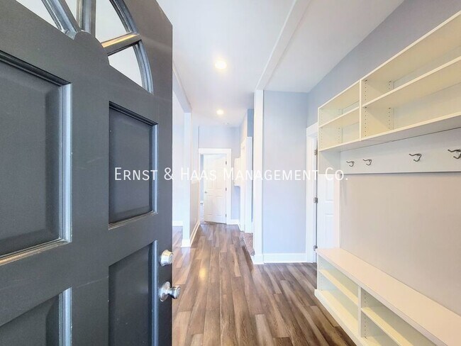 Building Photo - Historic 5-Bedroom, 4-Bath Home with Moder...