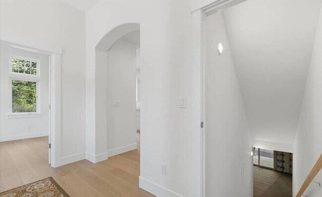 Building Photo - Spacious Custom Built Home in NW Corvallis
