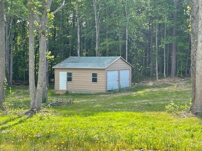 Building Photo - Recently Renovated Home