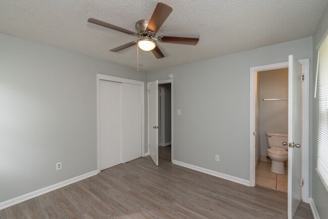 Building Photo - 3 bed/1.5 bath single-family home, with energy-efficient windows. Section 8 welcome!