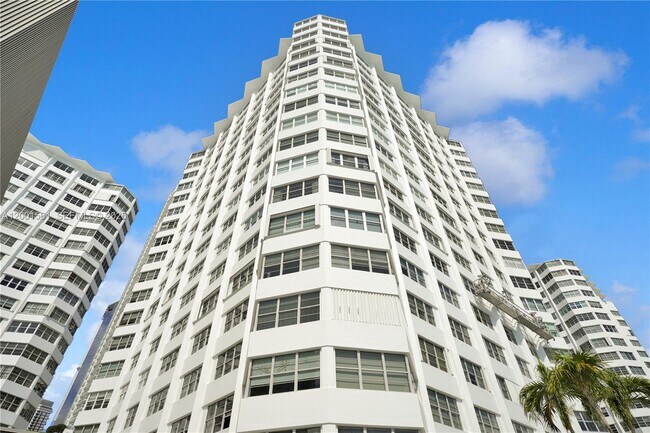 Building Photo - 905 Brickell Bay Dr
