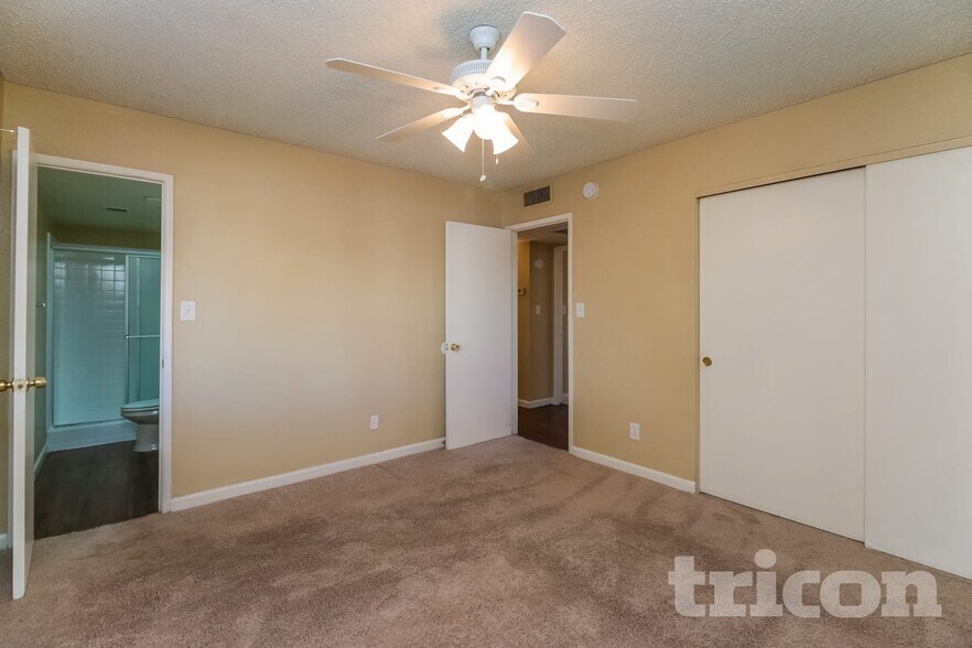 Building Photo - 8948 W Heatherbrae Dr