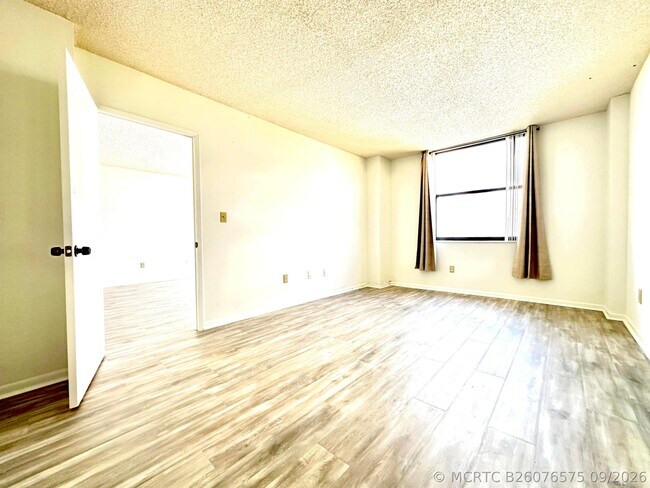 Building Photo - 1470 NE 123rd St