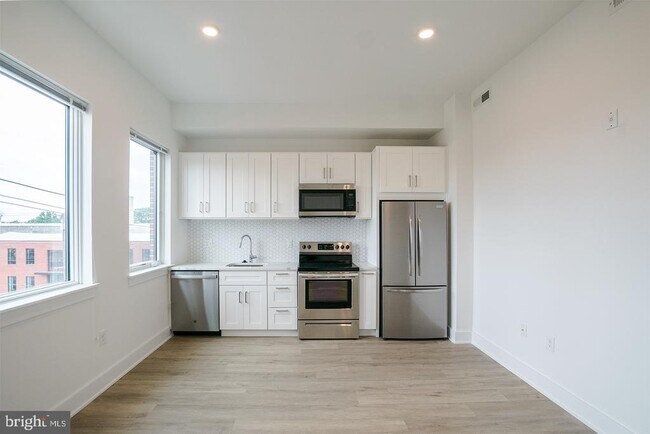 Building Photo - 2201 Washington Ave