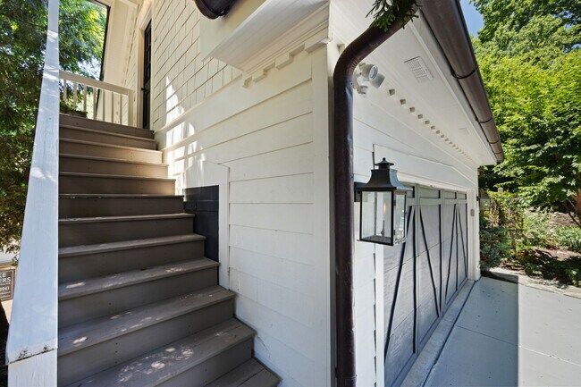 Building Photo - 1358 Briarcliff Rd NE