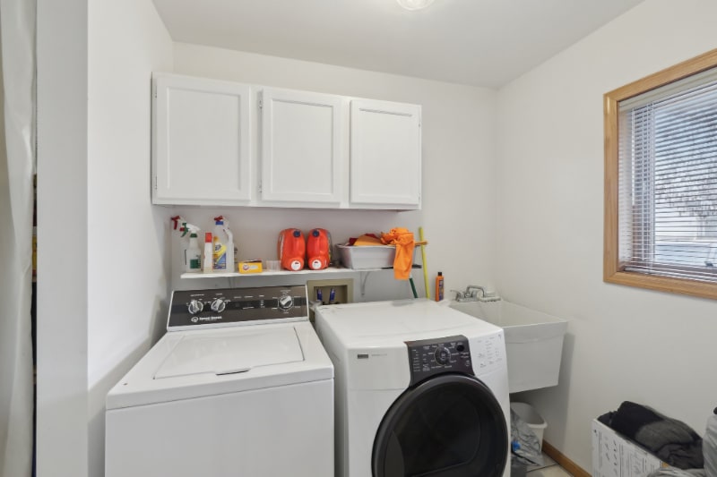 Building Photo - 1216 N High Point Rd