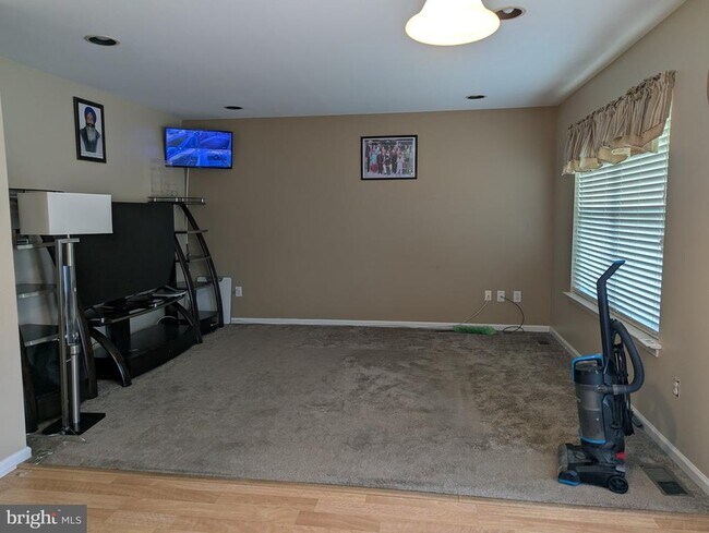 Building Photo - 4 Tether Cir