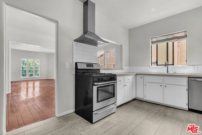 Building Photo - 751 Croft Ave