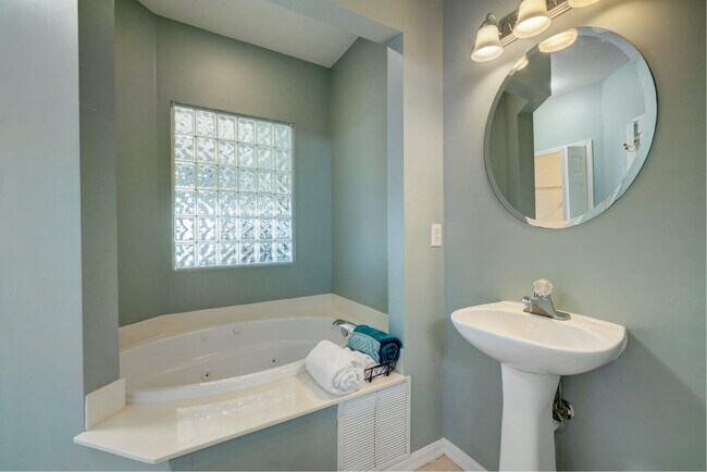 Building Photo - 9821 Perfect Dr