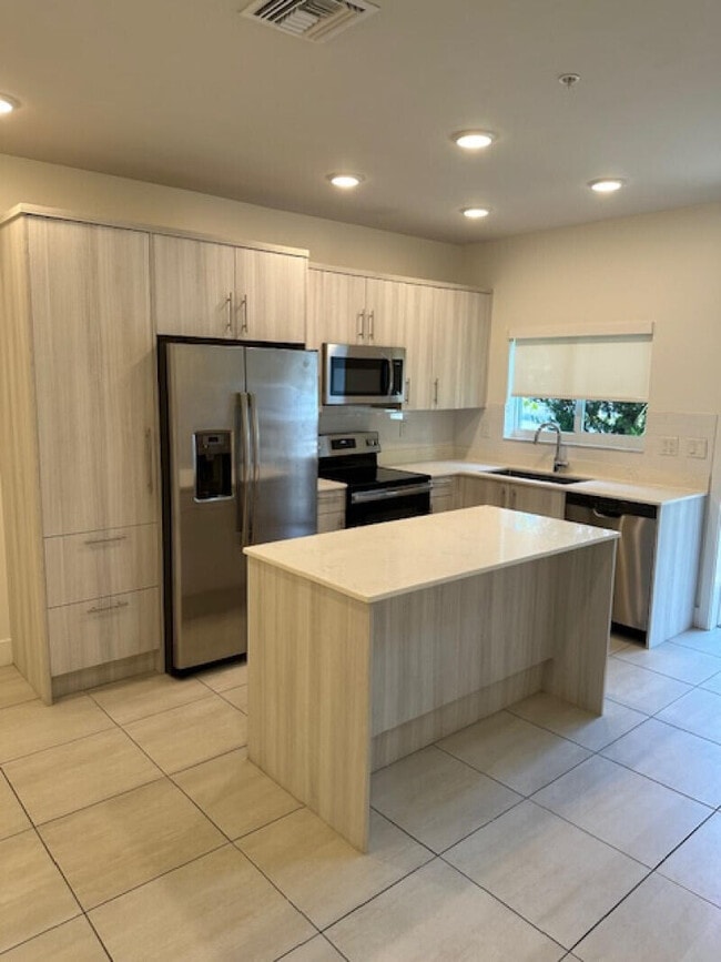 Building Photo - 3902 Melaleuca Ln