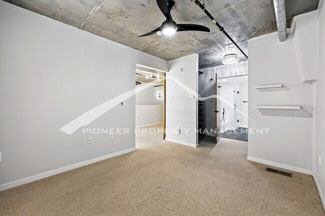Building Photo - Spacious LoHi Condo with Washer/Dryer and ...