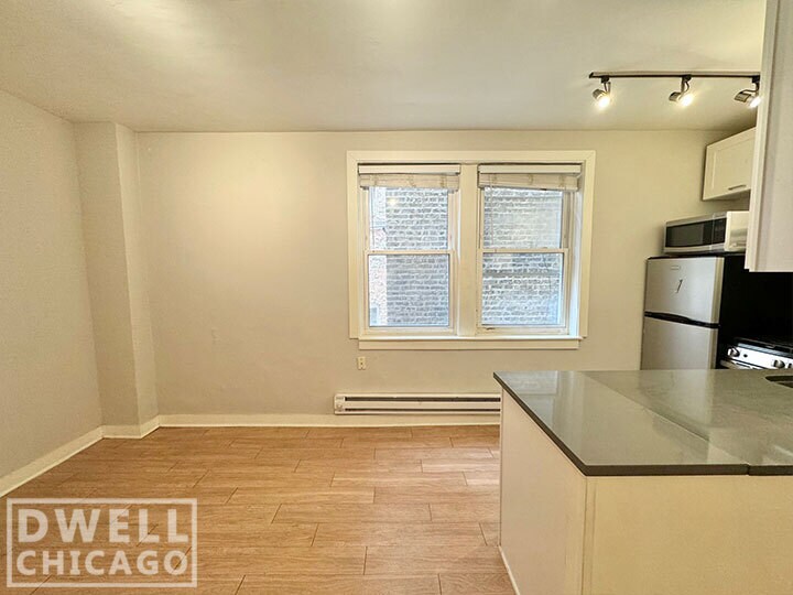 Building Photo - 501 W Belmont Ave