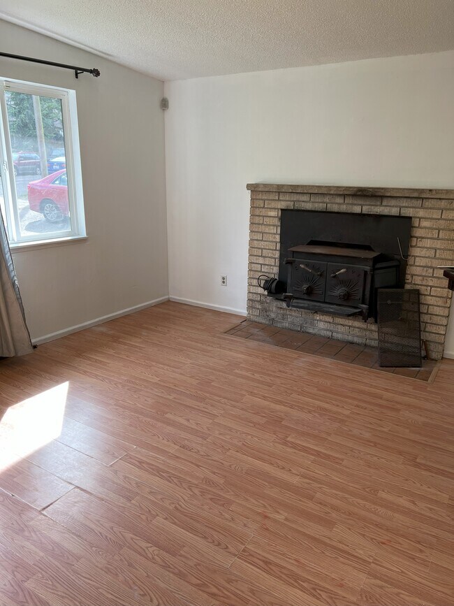 Living Rm - 13206 31st Ave S