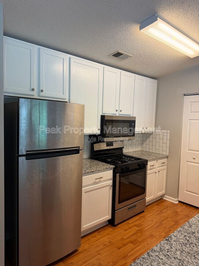 Building Photo - 9411 Links Ln