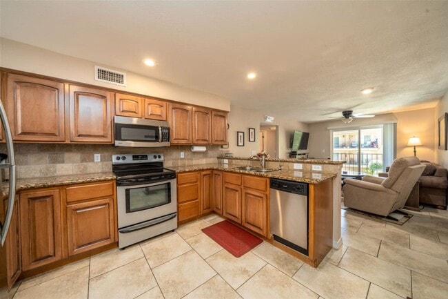 Building Photo - 2 Bedroom - 2 Bath Condo