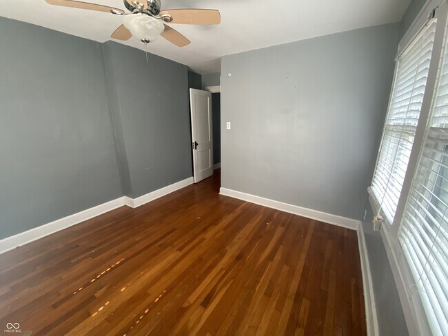 Building Photo - 5267 N College Ave