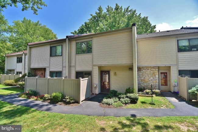 Building Photo - 21 Twin Brooks Dr