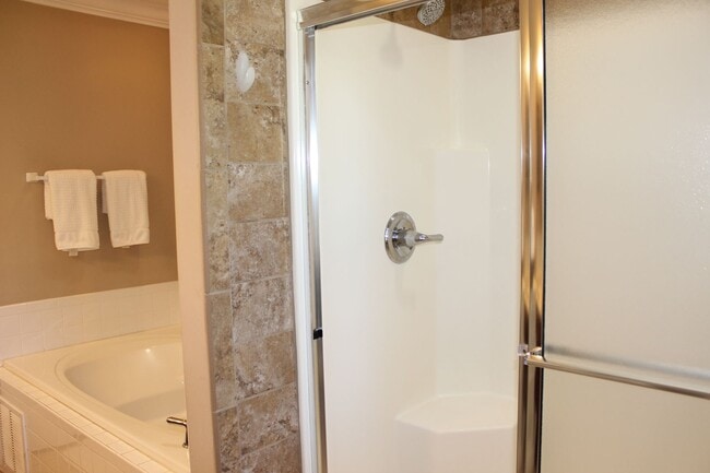 Building Photo - Amazing 3 bd/2.5bth in Farragut!!